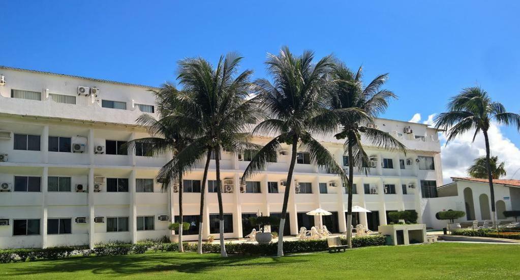 Apartamentos Beira Mar Marinas Tamandare Прая-дус-Карнейрус Екстер'єр фото